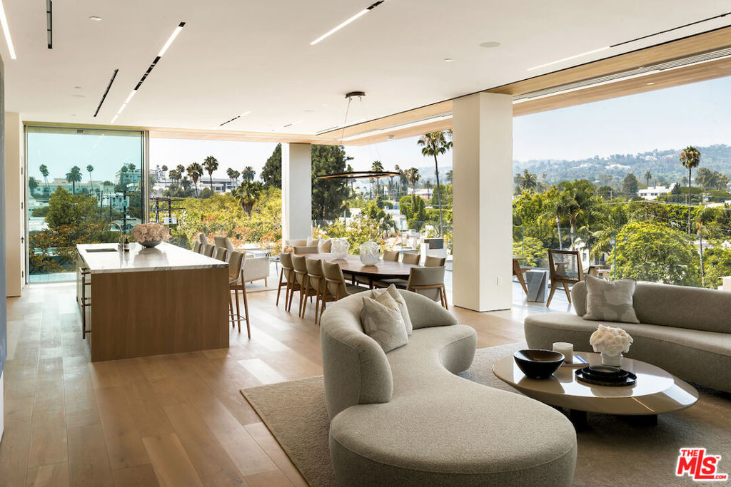 8899 Beverly Boulevard 5A