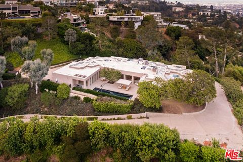 Photo of 1016 N Hillcrest Road, Beverly Hills, CA 90210 (MLS # 25578953)