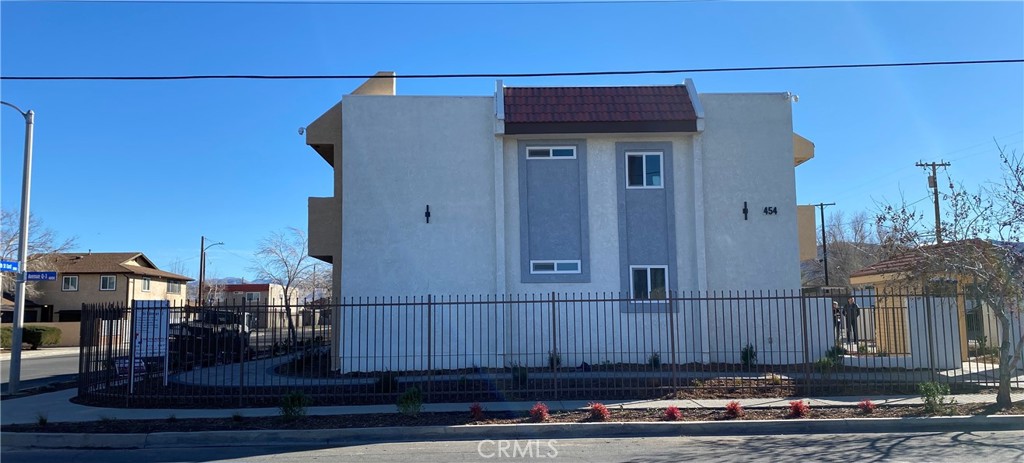 Features include a fully secure and gated building. Remodeled kitchen features stainless steel appliances, soft close cabinets with plenty of storage.
Covered parking, indoor laundry hook up inside each unit and individual central air and heat. Location features close proximity to Palmdale Regional Medial Center, Palmdale Transit Village, Antelope Valley Mall and the Palmdale Civic Center. Walking distance to Metrolink station.