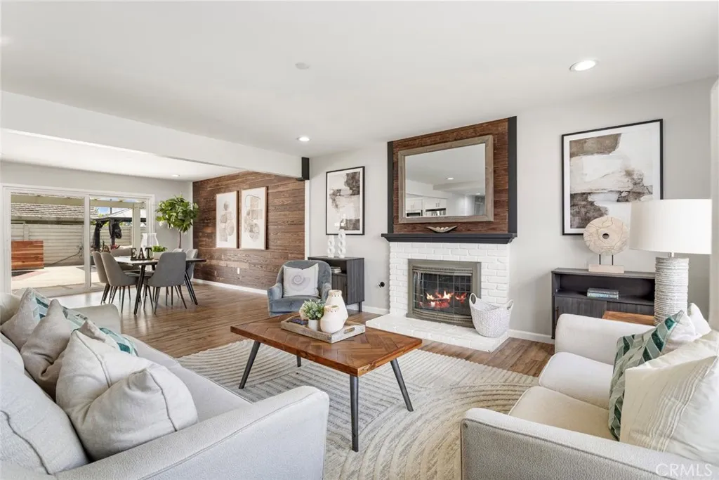 Orange, California 92866, United States, 3 Bedrooms Bedrooms, ,2 BathroomsBathrooms,Residential,Active,197310