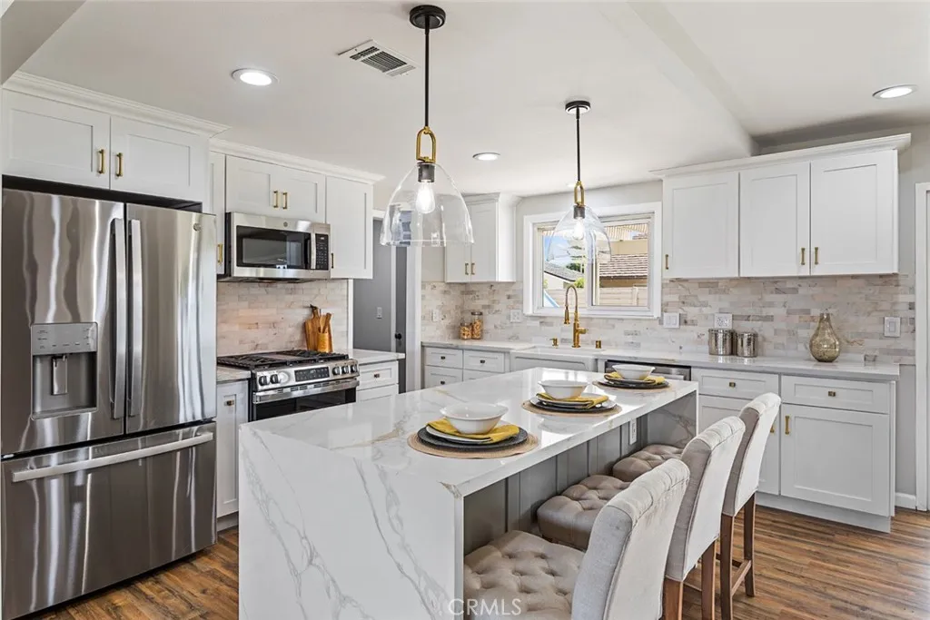 Orange, California 92866, United States, 3 Bedrooms Bedrooms, ,2 BathroomsBathrooms,Residential,Active,197310