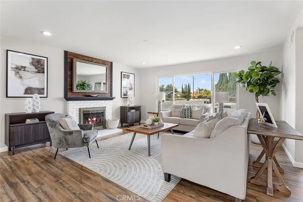 Orange, California 92866, United States, 3 Bedrooms Bedrooms, ,2 BathroomsBathrooms,Residential,Active,197310