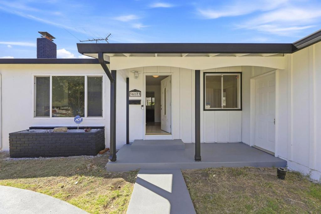 36173 Cedar Boulevard