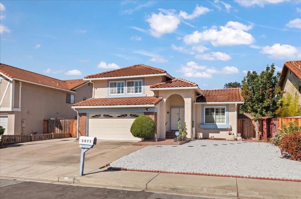 1071 N Hillview Drive