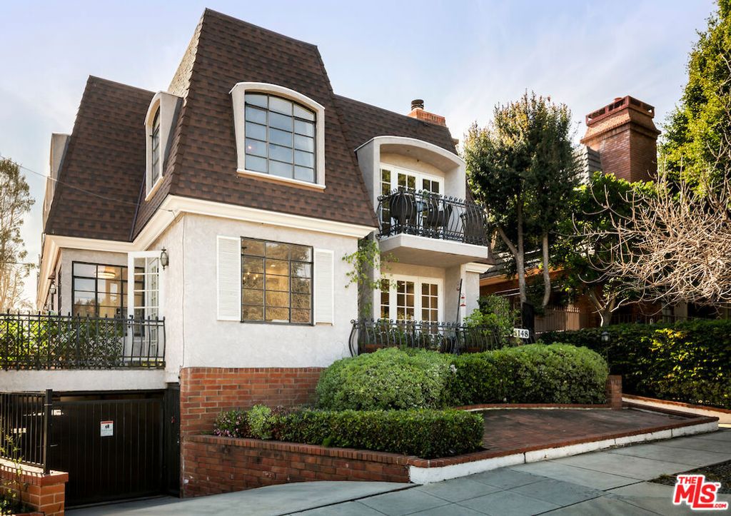 Photo of 1148 Chelsea Avenue #1, Santa Monica, CA 90403 (MLS # 26662377)