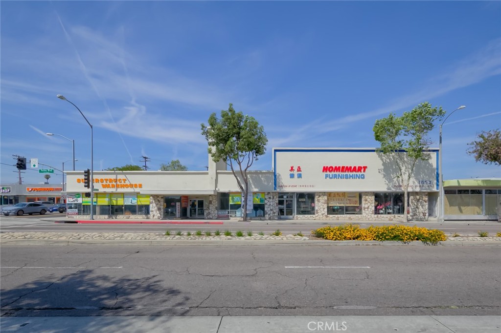 1673 W Valley