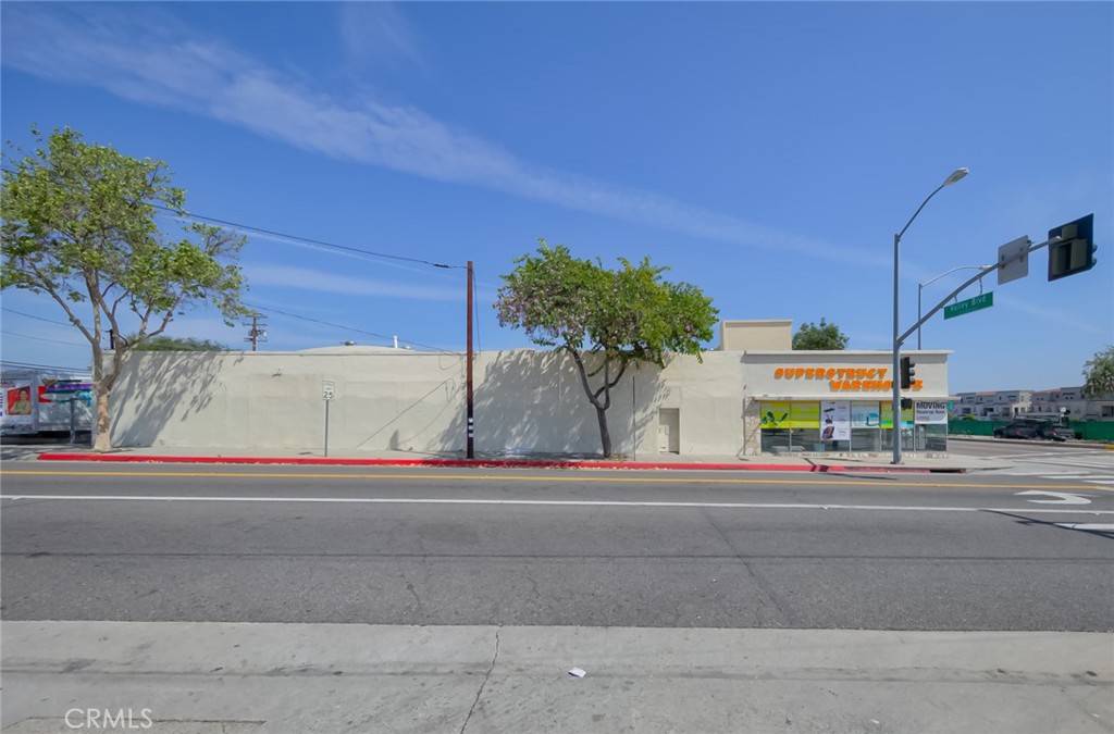 1673 W Valley