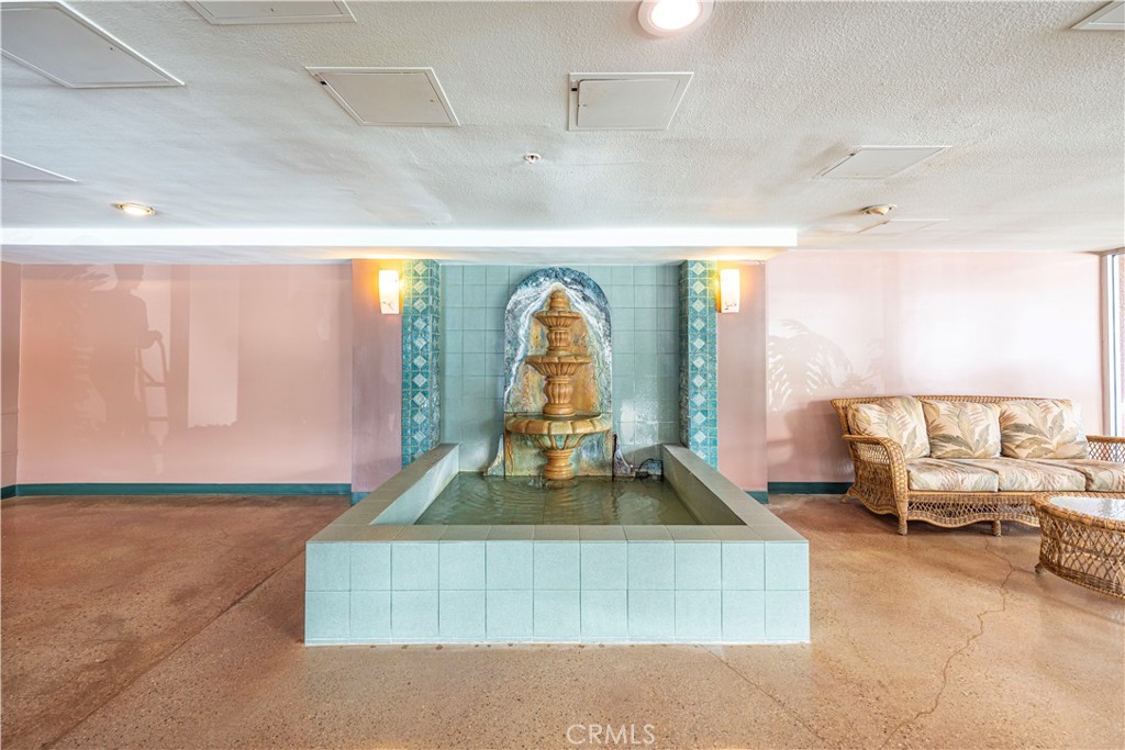 Pine Plaza - Residential