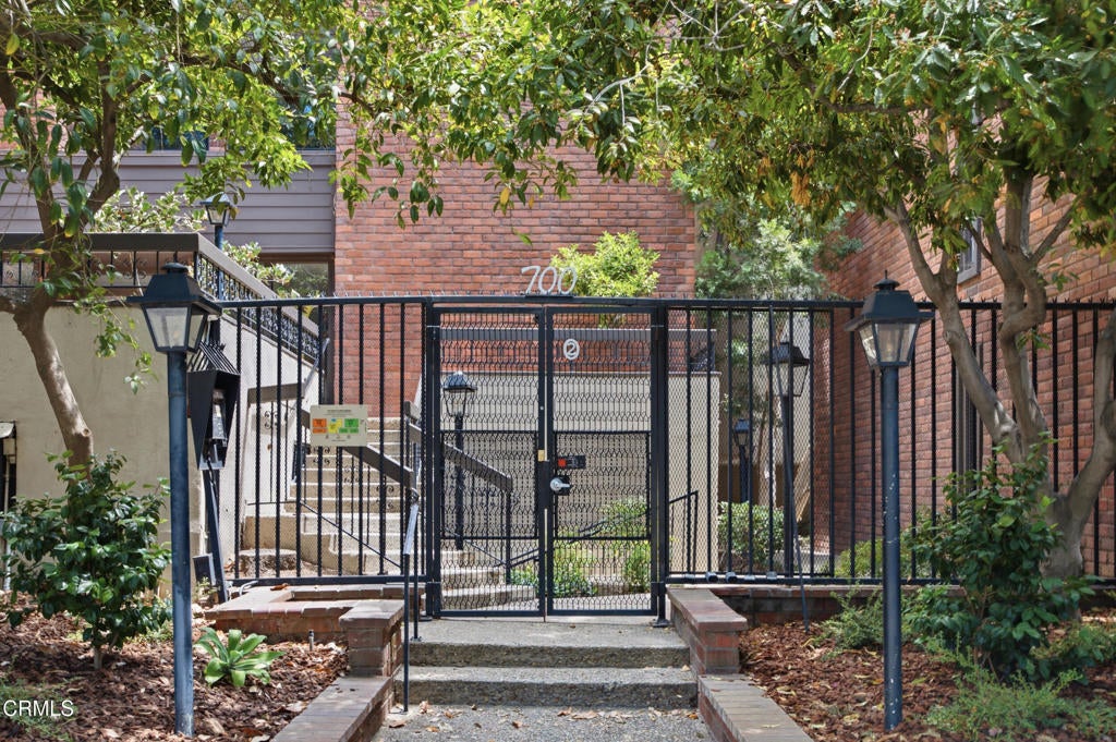 Properties 1 700 S Lake Avenue 306