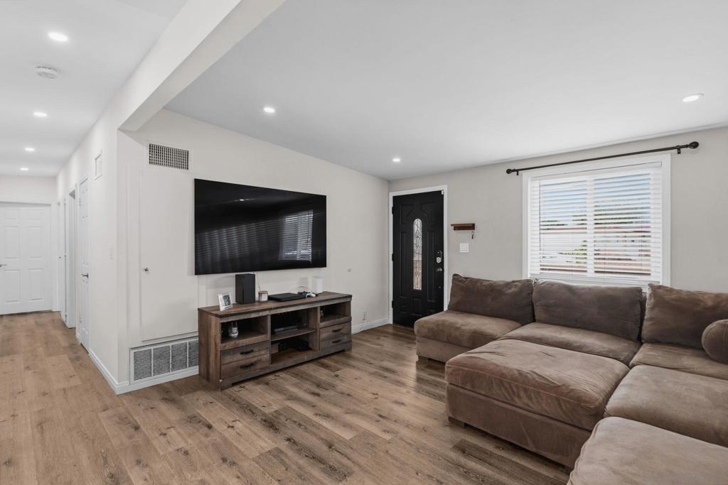 1127 Hemlock Ave
