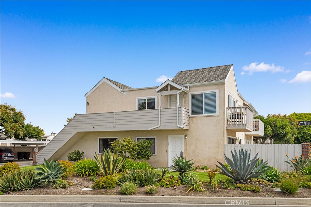 24092 Paseo Corona