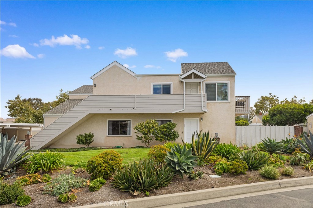 24092 Paseo Corona