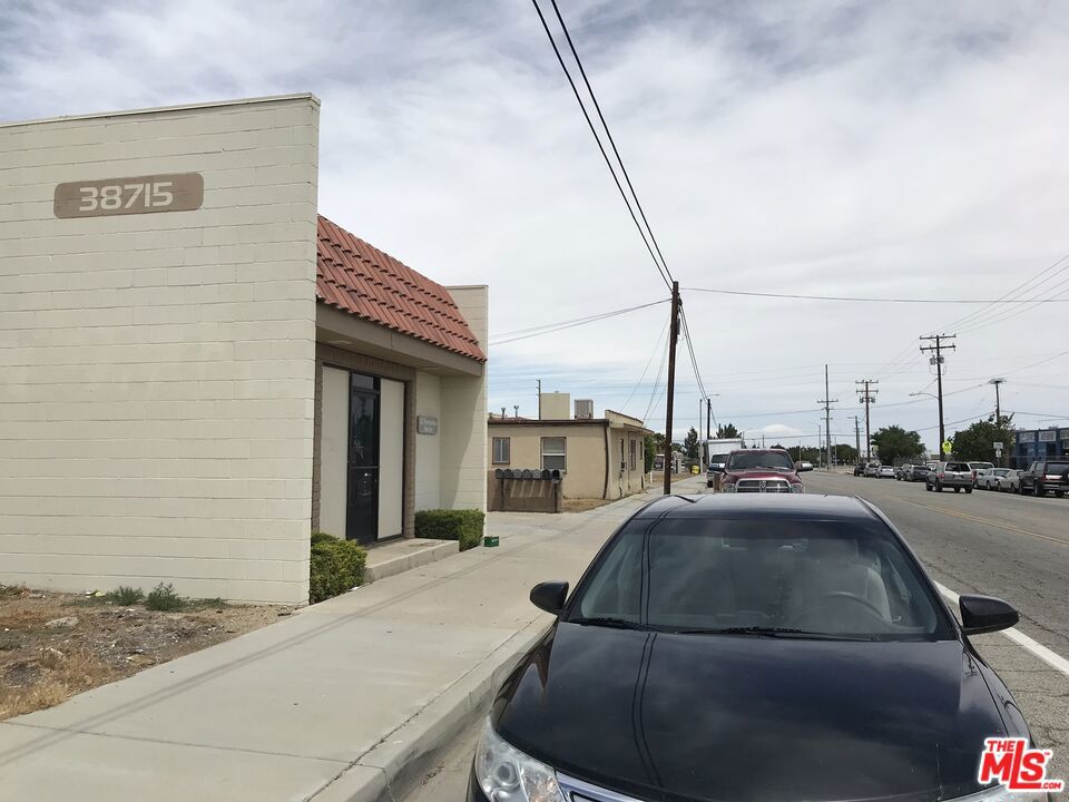 38701 6TH E Avenue Q3