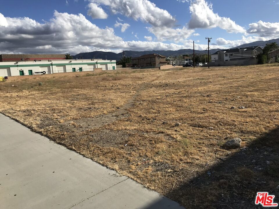38701 6TH E Avenue Q3