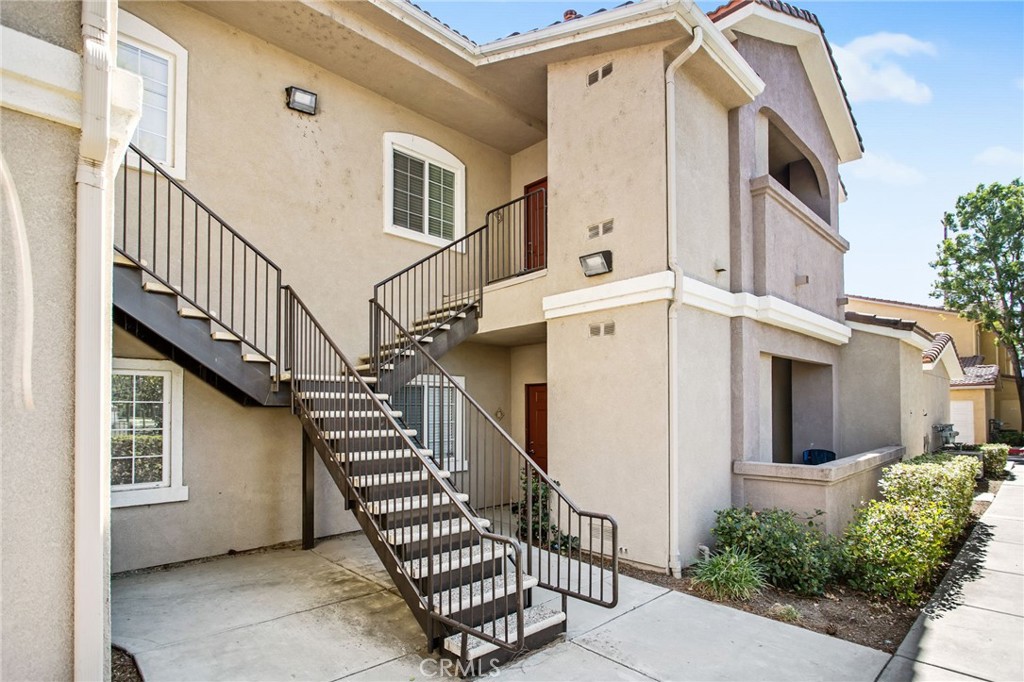 Discover the perfect blend of comfort and function in this well-maintained 2-bedroom, 2-bathroom condo. The open and inviting layout is designed to maximize both space and natural light, creating a warm atmosphere the moment you step inside. At the heart of the home, the living room provides a welcoming focal point with its charming fireplace and seamless connection to the dining area, ideal for both casual nights in and entertaining friends. The thoughtfully designed kitchen offers a full suite of clean white appliances, generous counter space, and a breakfast bar that makes mealtime effortless. The primary suite is a true retreat, offering a private en-suite bathroom and spacious walk-in closet for all your storage needs. A second bedroom adds versatility, perfect as a guest room, home office, or flex space tailored to your lifestyle. Outside your door, a range of resort-style amenities awaits. Cool off in the sparkling pool, relax in the spa, or stay active with a racquetball match or a workout in the on-site gym. A detached 1-car garage adds both convenience and peace of mind, offering secure parking and extra storage. This home is more than just a condo, it’s a lifestyle upgrade, balancing comfort, practicality, and community. Don’t miss your chance to call it your own.
