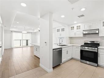 1598 Long Beach Blvd