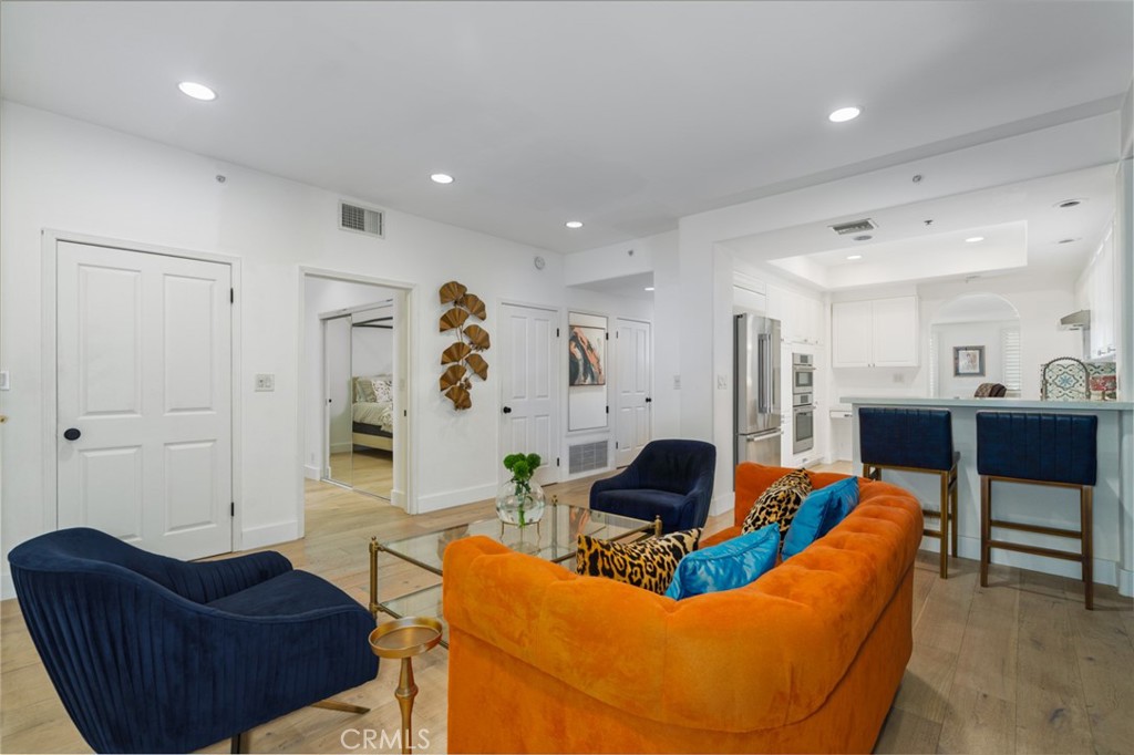 11740 W Sunset Boulevard 14