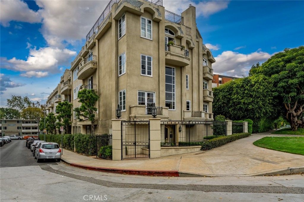 Photo of 11740 W Sunset Boulevard #14, Los Angeles, CA 90049 (MLS # PW26063481)