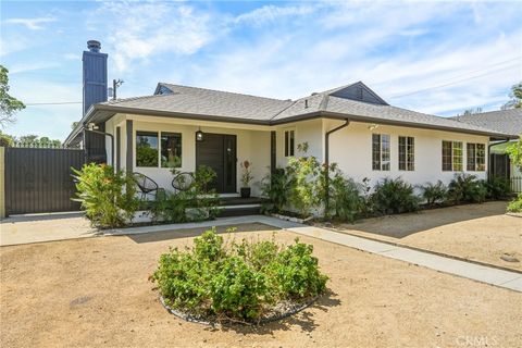 Photo of 17126 San Fernando Mission Blvd, Granada Hills, CA 91344 (MLS # DW26069368)