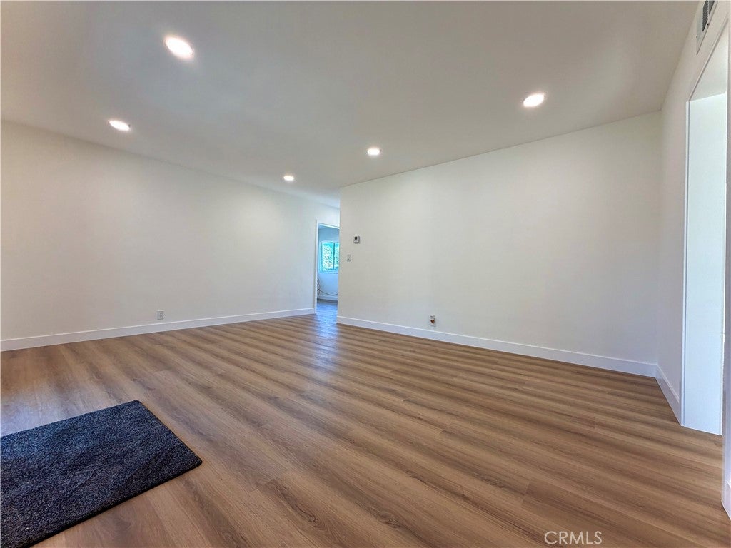 682 E La Verne Avenue