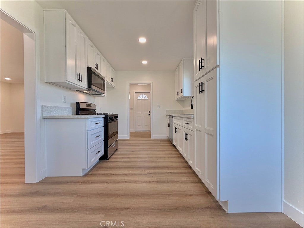 682 E La Verne Avenue
