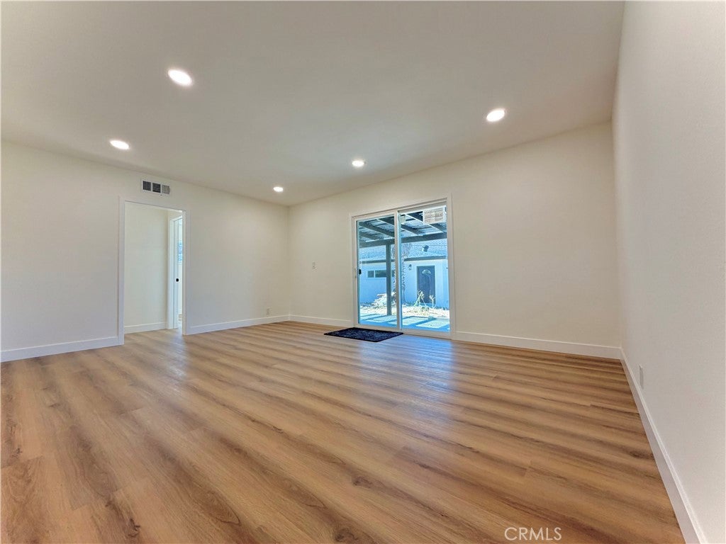 682 E La Verne Avenue