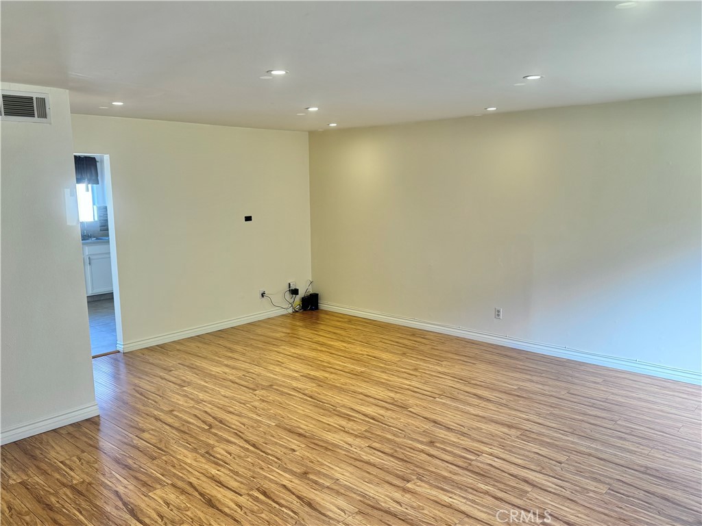 19216 Hamlin Street 8