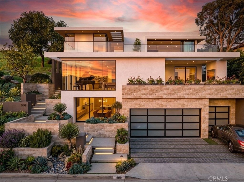 Photo of 990 Hillcrest Drive, Laguna Beach, CA 92651 (MLS # LG26057151)