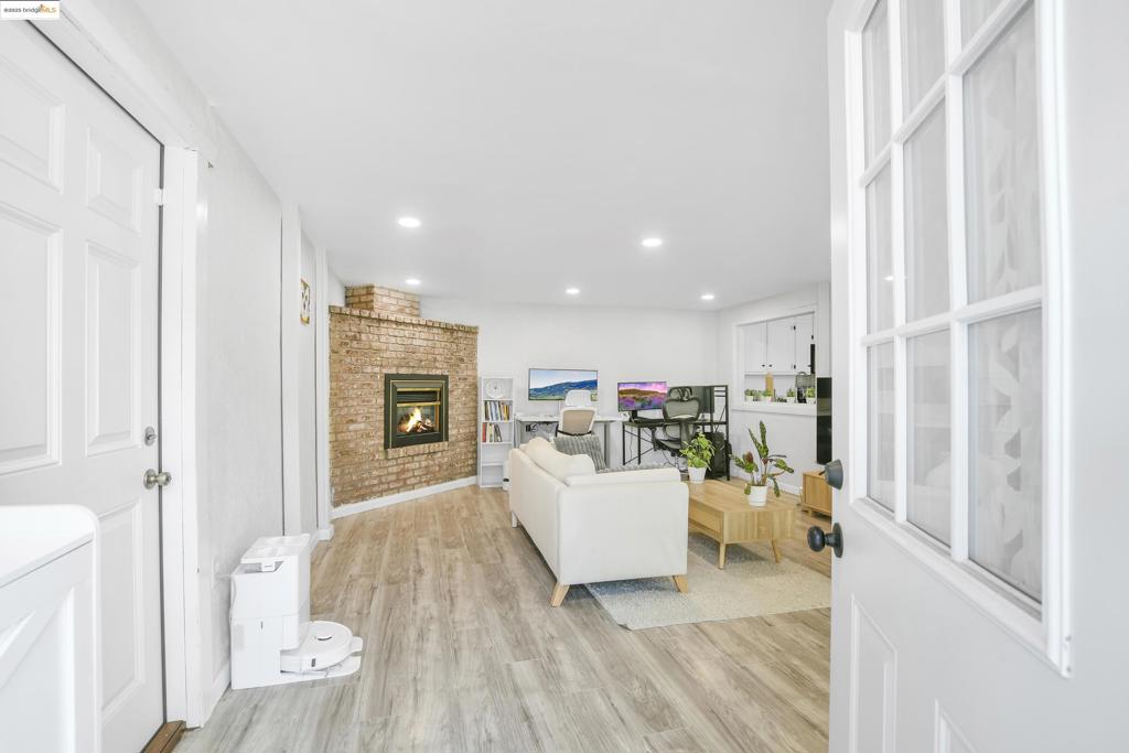 MILPITAS - Residential