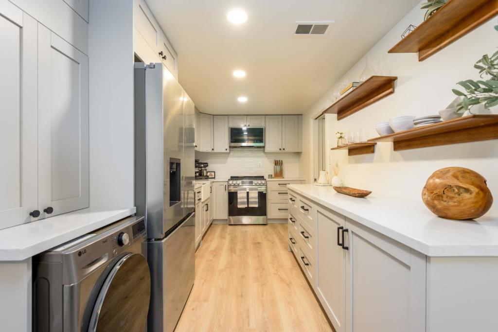 1100 Sharon Park Drive 13