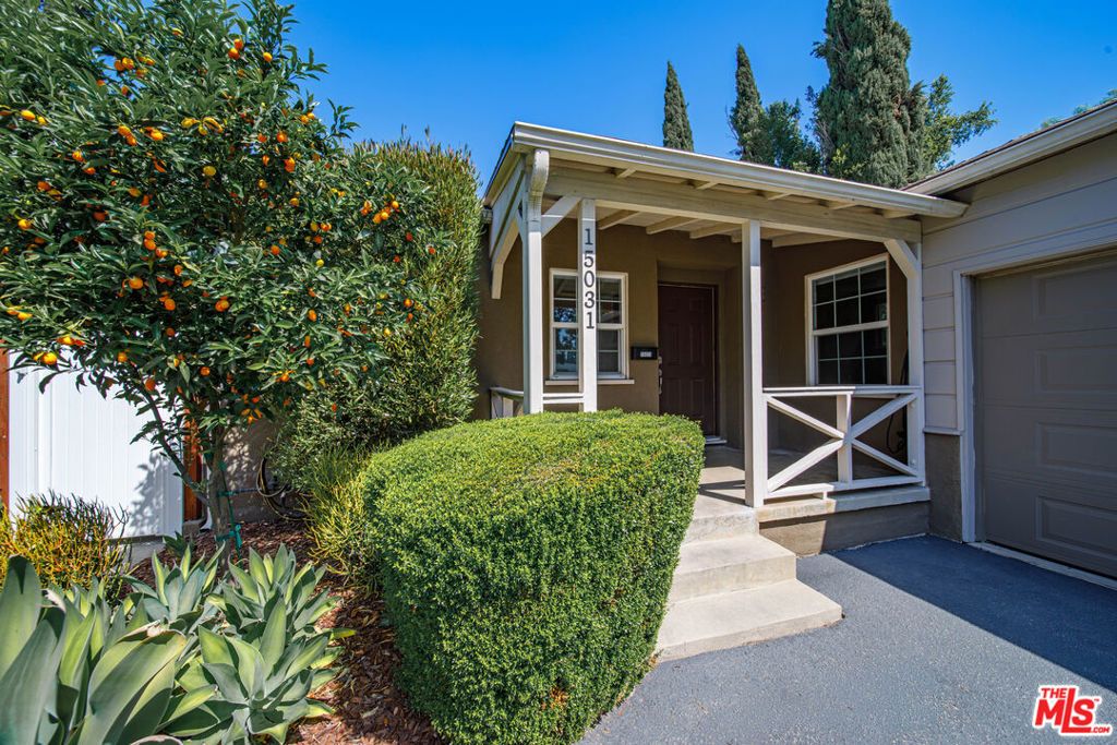 Photo of 15031 Hartland Street, Van Nuys, CA 91405 (MLS # 25557139)