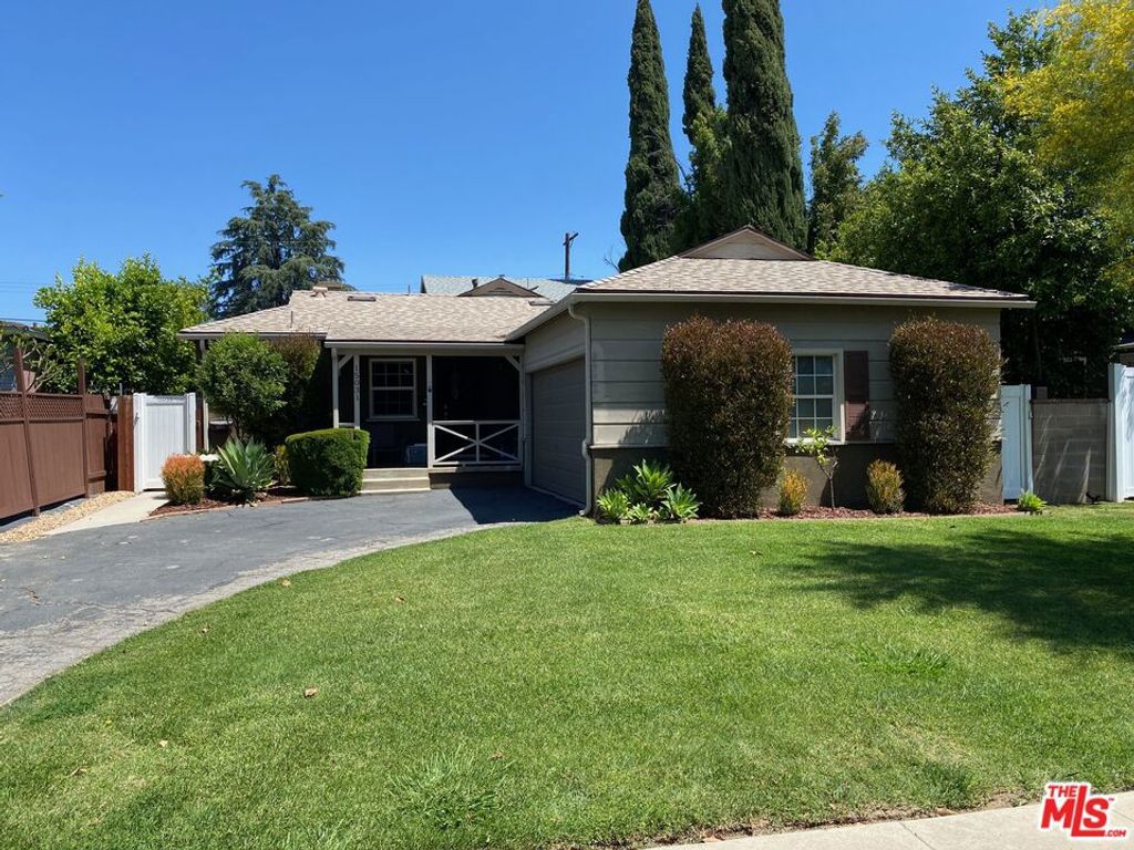 Photo of 15031 15033 Hartland Street, Van Nuys, CA 91405 (MLS # 25557139)
