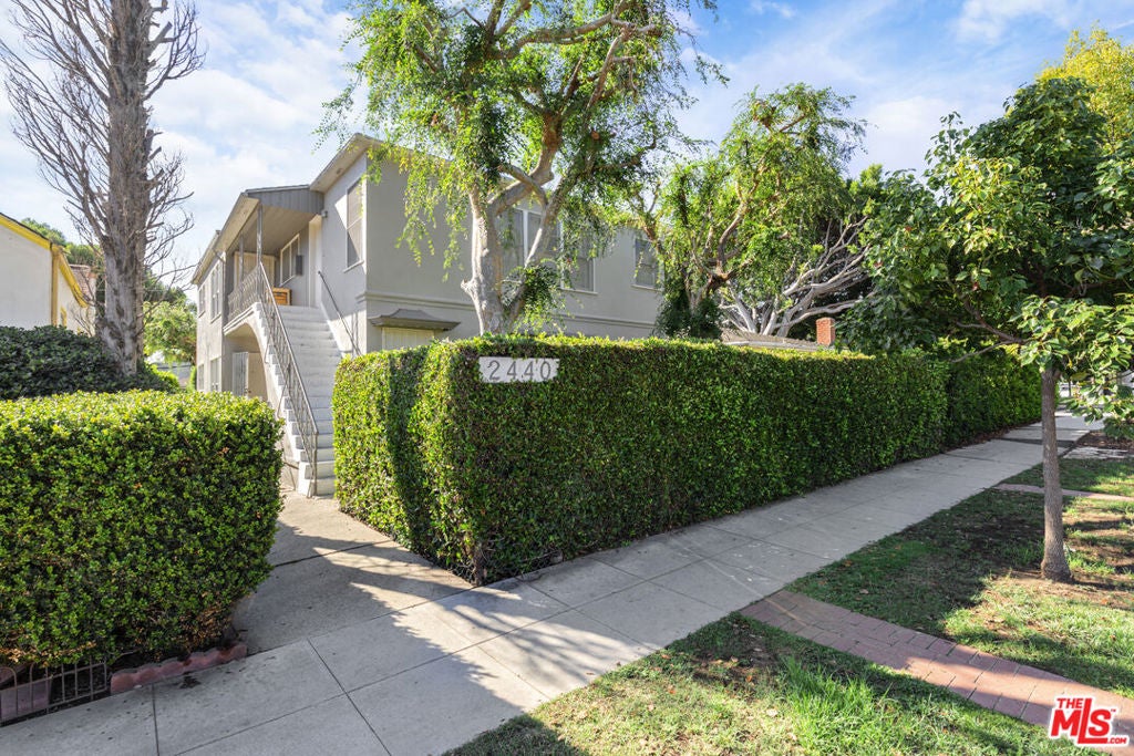 2440 Arizona Avenue