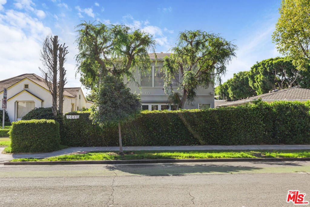 Photo of 2440 Arizona Avenue, Santa Monica, CA 90404 (MLS # 26987185)