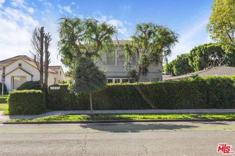 Photo of 2440 Arizona Avenue, Santa Monica, CA 90404 (MLS # 26987185)
