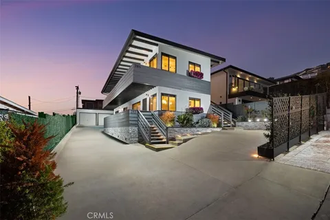 MLS: OC25277550