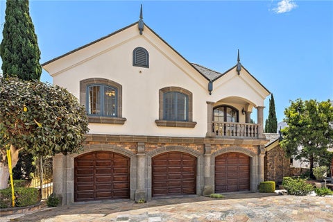 Photo of 108 Kings Place Pl, Newport Beach, CA 92663 (MLS # NP26167427)