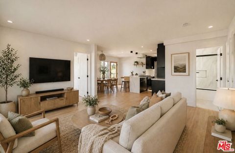 Photo of 4015 Grand View Boulevard, Los Angeles, CA 90066 (MLS # 26801879)