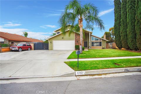 Photo of 1712 Melrose Drive, Corona, CA 92878 (MLS # OC26185819)