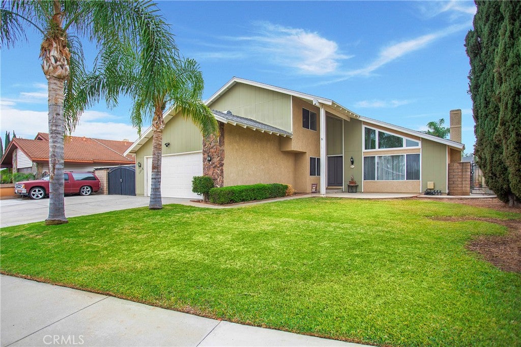Photo of 1712 Melrose Drive, Corona, CA 92878 (MLS # OC26185819)