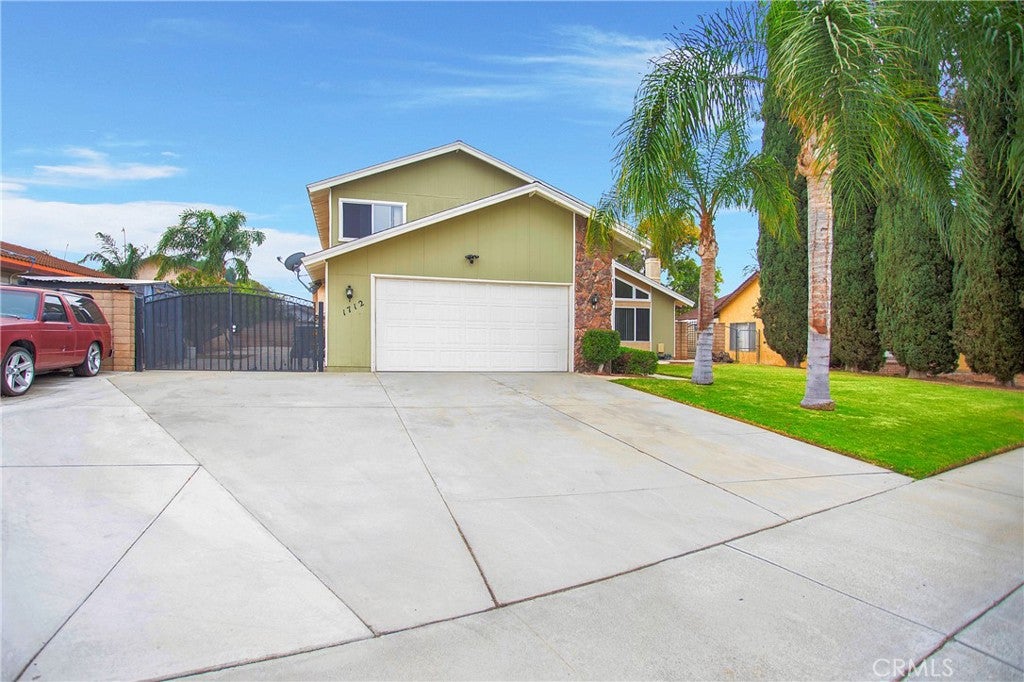 Photo of 1712 Melrose Drive, Corona, CA 92878 (MLS # OC26185819)