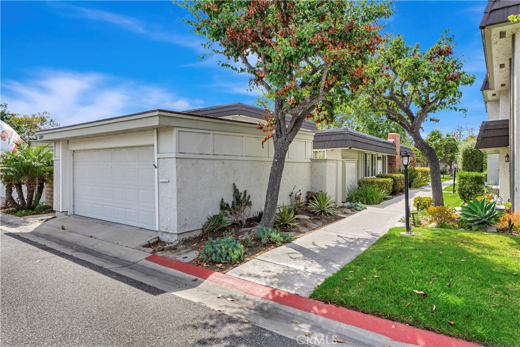 5371 Victoria Place