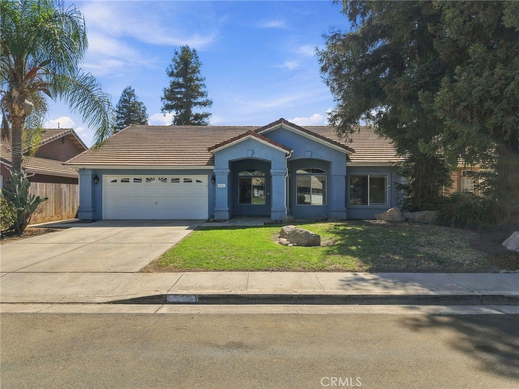 4029 E Meadow