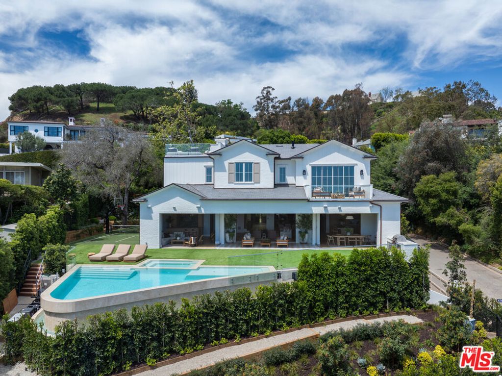 Photo of 1682 San Onofre Drive, Pacific Palisades, CA 90272 (MLS # 25602027)