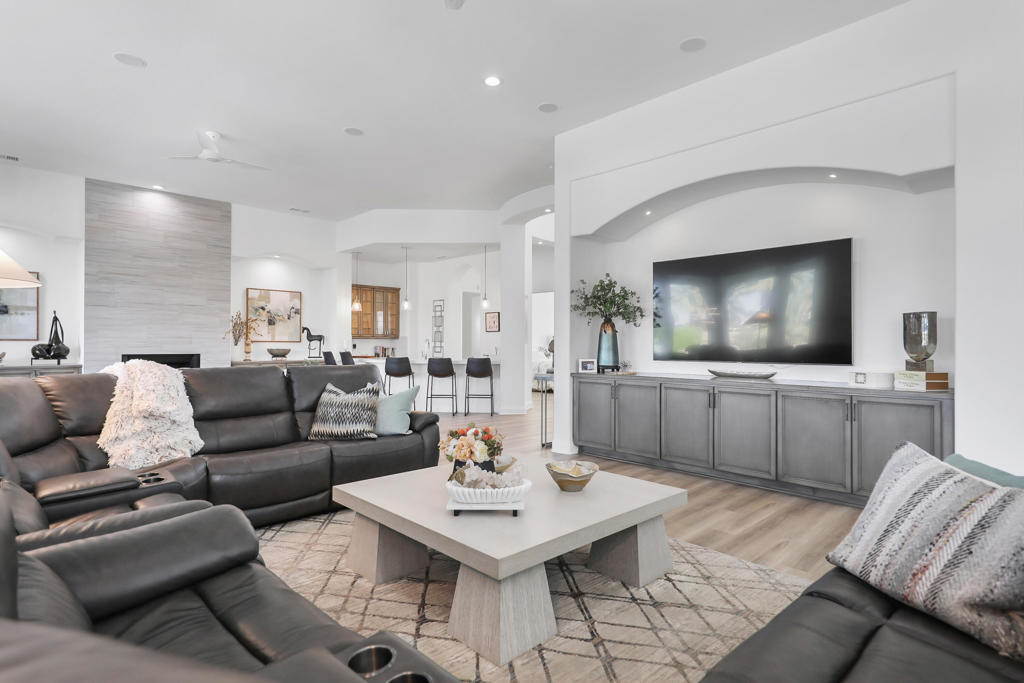 Mountain View CC - Residential Lease