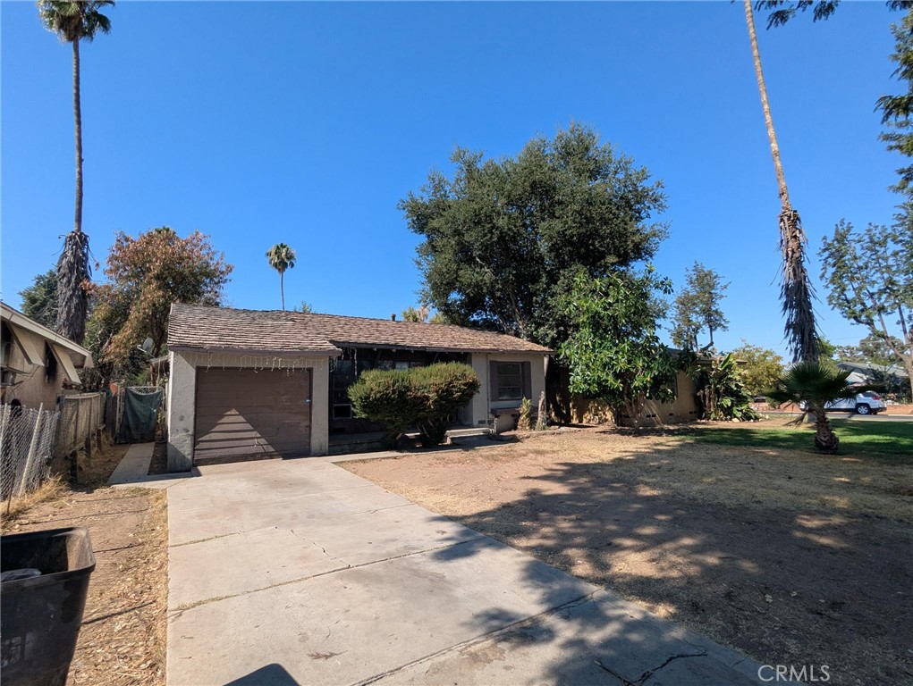 Check out this 4 bedroom, 2 bath home located in the heart of downtown Riverside! Close to local amenities, dining, and nightlife. This property offers plenty of space with four bedrooms and a backyard perfect for summer BBQs or family gatherings. Schedule a showing with your agent before this opportunity is gone!