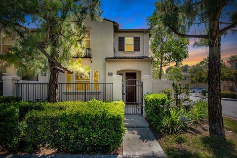 Photo of 82 Trailing Vine, Irvine, CA 92602 (MLS # SR26096608)
