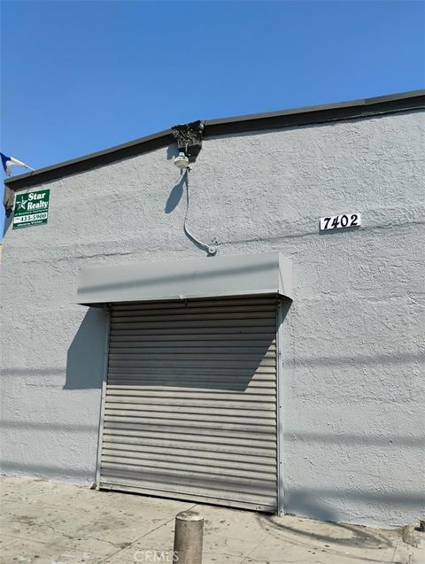 Photo of 7402 S Main Street, Los Angeles, CA 90003 (MLS # DW25214563) Photo of 7402 S Main Street, Los Angeles, CA 90003 (MLS # DW25214563)
