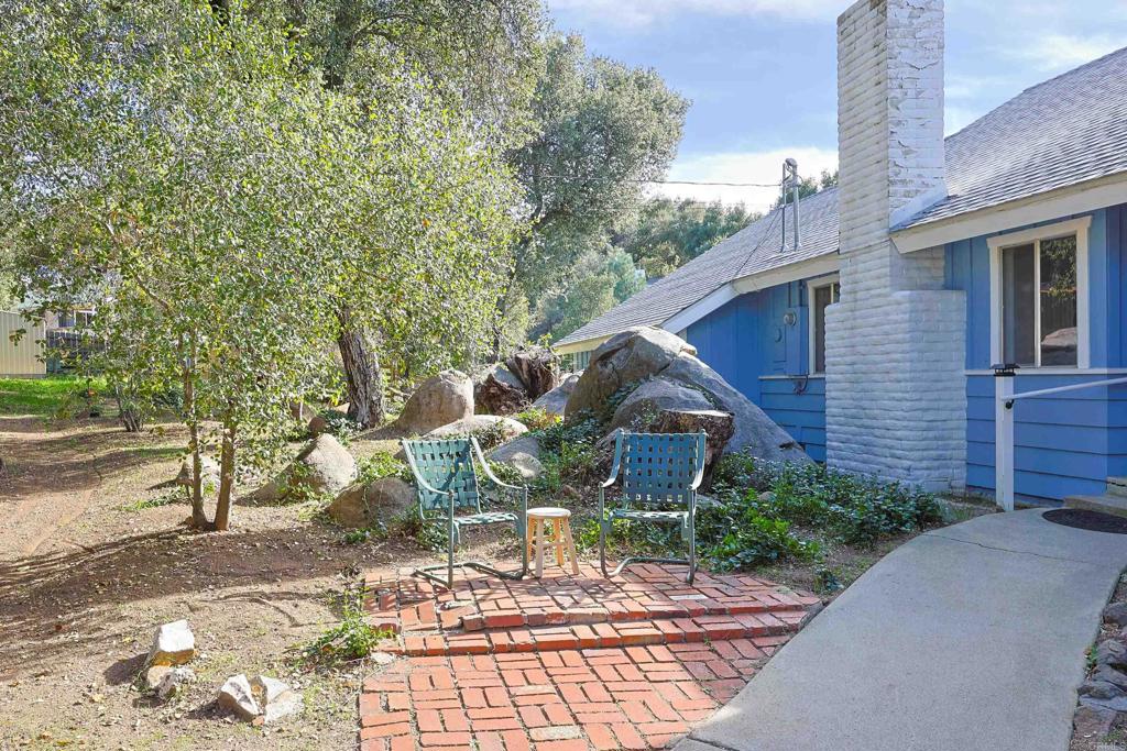 25077 Manzanita Lane