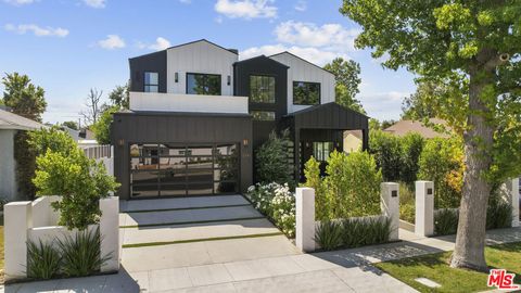 Photo of 5741 Newcastle Avenue, Encino, CA 91316 (MLS # 25576489)